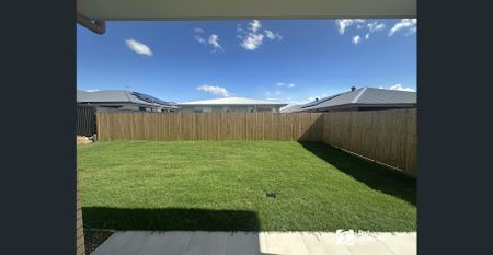 STUNNING FAMILY HOME IN THE NEW ESTATE IN YARRABILBA - AVAILABLE NOW - Photo 4