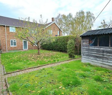 3 bedroom semi-detached house to rent - Photo 3