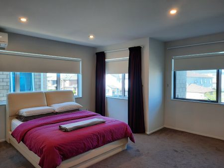 Beautiful Large Family Home - Photo 5