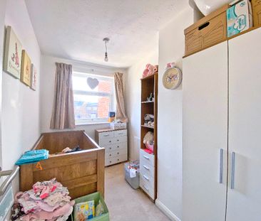 Pinewood Park, Farnborough, GU14 - Photo 5