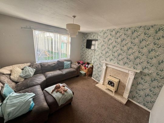 3 bedroom semi-detached house to rent - Photo 1