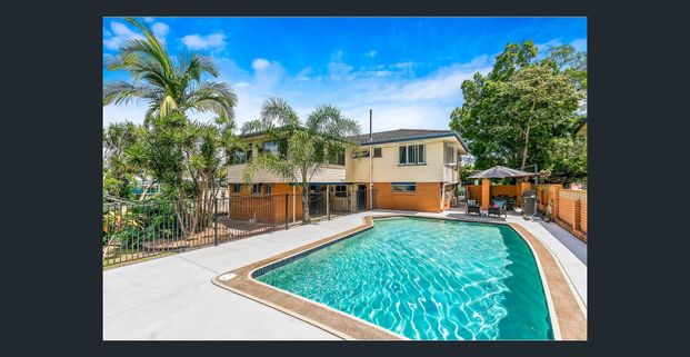 Spacious 3-Bedroom Family Home with Pool & Entertaining Areas - Photo 1