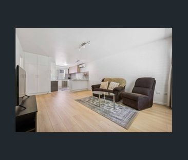 Stylish & Low-Maintenance Living - Photo 2