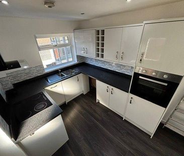 3 bedroom semi-detached house to rent - Photo 5