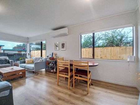 Private & Peaceful Three bedroom home! - Photo 2