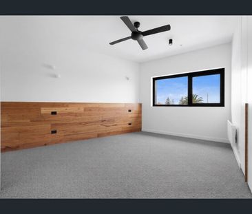 Bay-View Penthouse-Style 2-Bedroom With Panoramic Mordialloc Bay Views - Photo 2