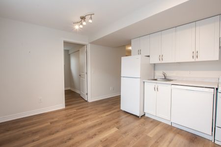 **ALL INCLUSIVE** 1 Bedroom Lower Unit in Welland!! - Photo 2