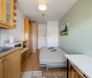 Studio Flat, Claverton Street, SW1V - Photo 2