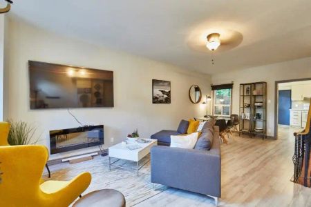 Queen West Toronto Furnished House Rental on Shaw Street - Chic 3 Bedroom, 2 Bathrooms with Private Yard and Stylish Decor - Photo 3