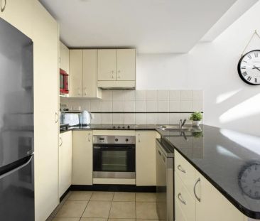 New York–Style Loft Apartment - Photo 4