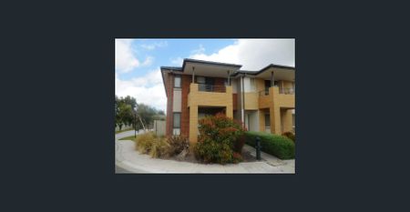 Beautiful 3 bedroom plus Study Home in Quiet Location. - Photo 2