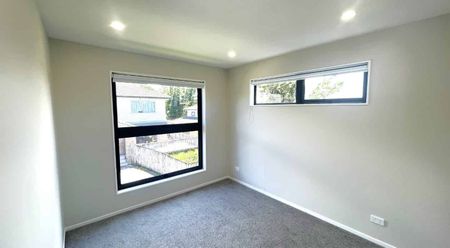 New Modern 3 Bedroom in a Prime Location - Photo 3