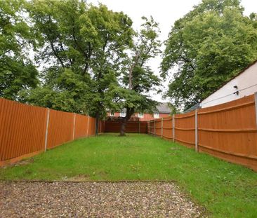 3 bedroom end of terrace house to rent - Photo 3