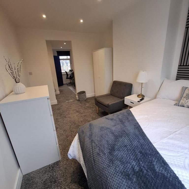 1 bedroom in a house share to rent - Photo 1