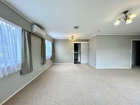 Unit 1, 27 Butley Drive, Farm Cove, Auckland - Photo 2