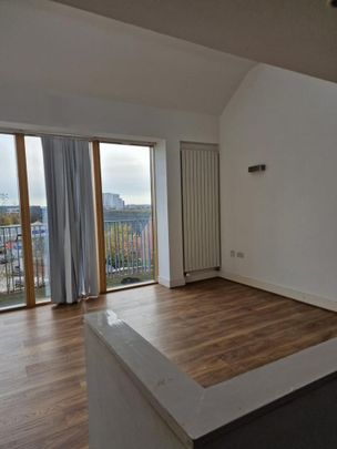 4 Bed Flat, Electric Wharf, CV1 - Photo 1