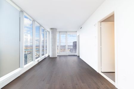 Rue du Square-Phillips, H3B 0H3, Montréal - Photo 2