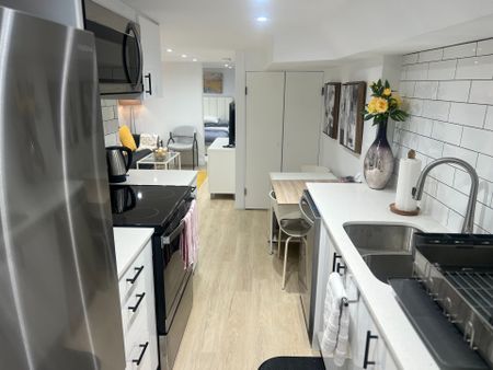 For Lease - 12 KIMBERLEY Avenue Unit# UNIT B, Toronto, Ontario - Photo 2