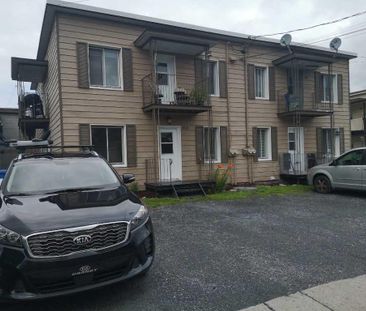 6 ½ à Cowansville sur Boul. des Vétérans (non inondable). - Photo 2