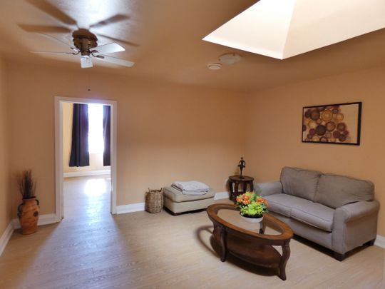 For Lease - 201 Main Street Unit# 1, Newmarket, Ontario - Photo 1