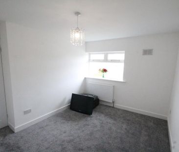3 bedroom mews to rent - Photo 3