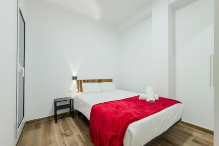 Carrer de Freixures, Barcelona, Catalonia 08003 - Photo 4