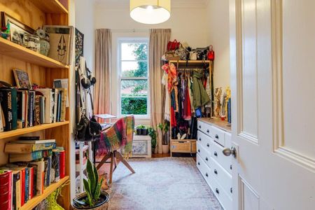 Spacious four bedroom home in a prime location - Photo 2