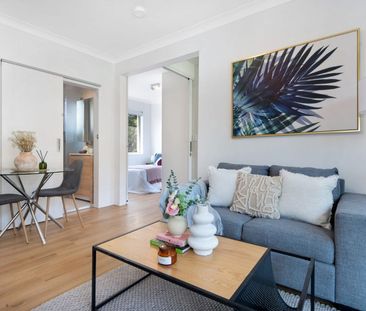 Impeccably Renovated Cosy 2 Bedder - Photo 1
