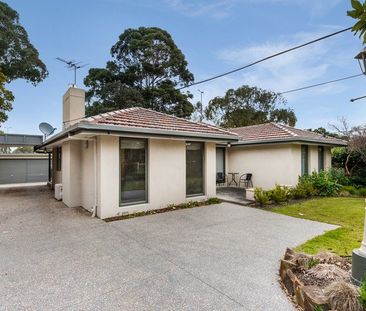 PERFECT FAMILY HOME IN IDEAL LOCATION - Photo 4