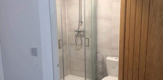 1 bed House Share - To Let - Photo 2