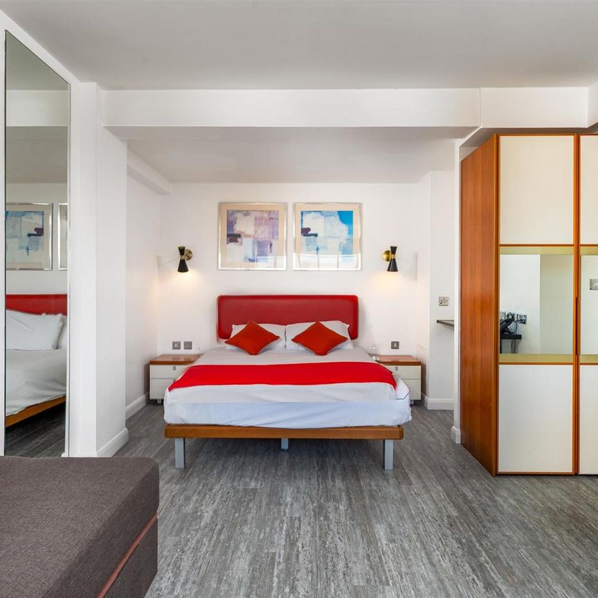 ROLAND GARDENS, SW7, London - Photo 1