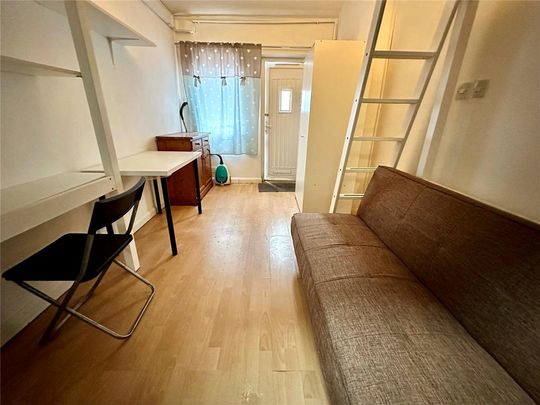 Studio to rent - Photo 1