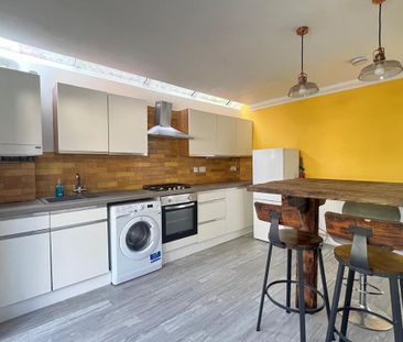 2 bedroom semi-detached house to rent - Photo 3