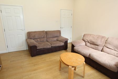 4 Bed Terraced House, Shoreham Street, S2 - Photo 2