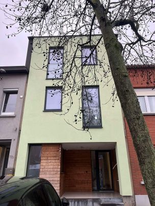 Ruime kamers (privé badkamer) in gerenoveerd huis met tuin - Photo 1