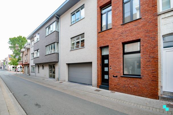 Recent en energiezuinig appartement met twee slaapkamers in centrum Izegem - Photo 1