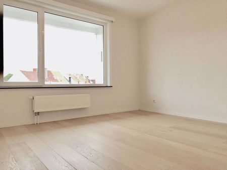 Centraal gelegen modern appartement met 2 ruime slaapkamers, terras en garage - Foto 2