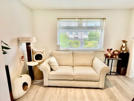 Room in a Shared House, Moredunvale View, EH17 - Photo 2