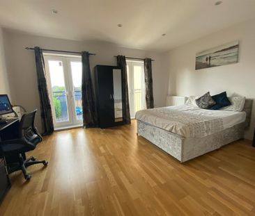 4 bedroom end of terrace house to rent - Photo 6