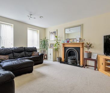 5 bedroom detached house to rent - Photo 2