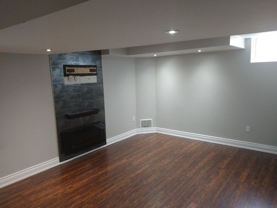 For Lease - 129 Matthewson Avenue, Bradford West Gwillimbury, Ontario - Photo 1