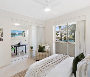 Luxury Waterfront Living in Hope Island Resort - Photo 5