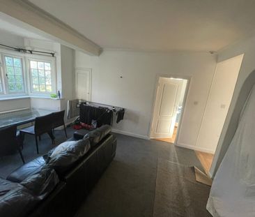 5 Bed Detached House, Barn Way, HA9 - Photo 2