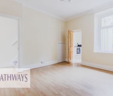 3 bed end of terrace house to rent in Broad Street, Pontypool, NP4 - Photo 1
