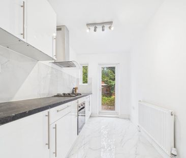 3 bedroom terraced house to rent - Photo 6