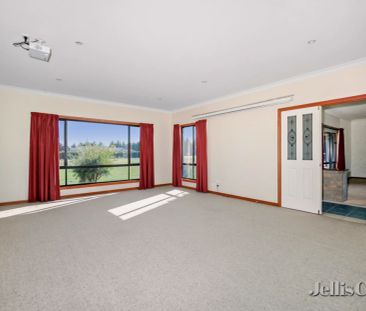 5 Bed, 2 Bath - Photo 1