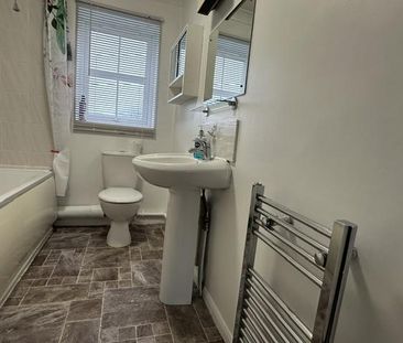 2 bedroom end of terrace house to rent - Photo 4