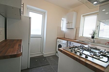 2 Bed Maisonette, Village Way East, HA2 - Photo 3