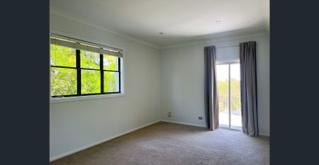 Ideally Situated and Generously Sized Flat - Photo 2