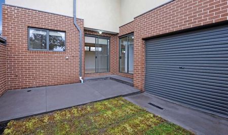 Affordable Townhouse Living in Bundoora - Photo 2